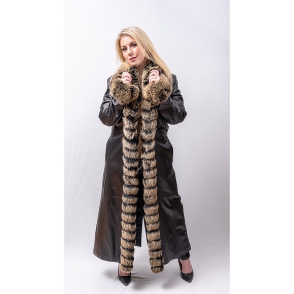 Leather coat trimmed in fox fur - Picture 8 of 12